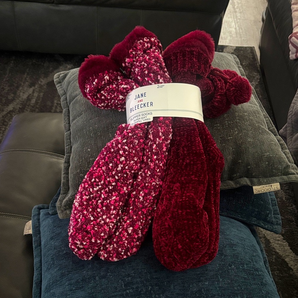 New ladies 2pair super soft plush slipper socks.